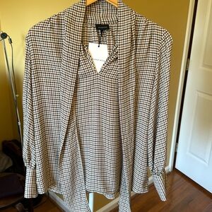Blouse dress up or casual herringbone patterned with cuffed sleeves.  Size Med